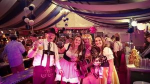 Stephan Barneveld - Zanger, gitarist & entertainer - themafeest met livemuizek, dj & decoratie - Oktoberfest, Après Ski party, tirolerfeest of bierfeest - altijd 100% feest!