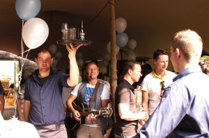 Babyshower met live muziek - Live Muziek & DJ - themafeest met zanger/gitarist en dj voor een uniek feest event of evenement - all-in feestpakket voor een onvergetelijke feestavond - bedrijfsfeest, personeelsfeest, themafeest, bruiloft, huwelijksfeest, jubileum, vrijmibo, borrel of een ander feest - boek hier livemuziek, dj en entertainment voor elk feest - feest op maat voor een vaste prijs - 100% feest